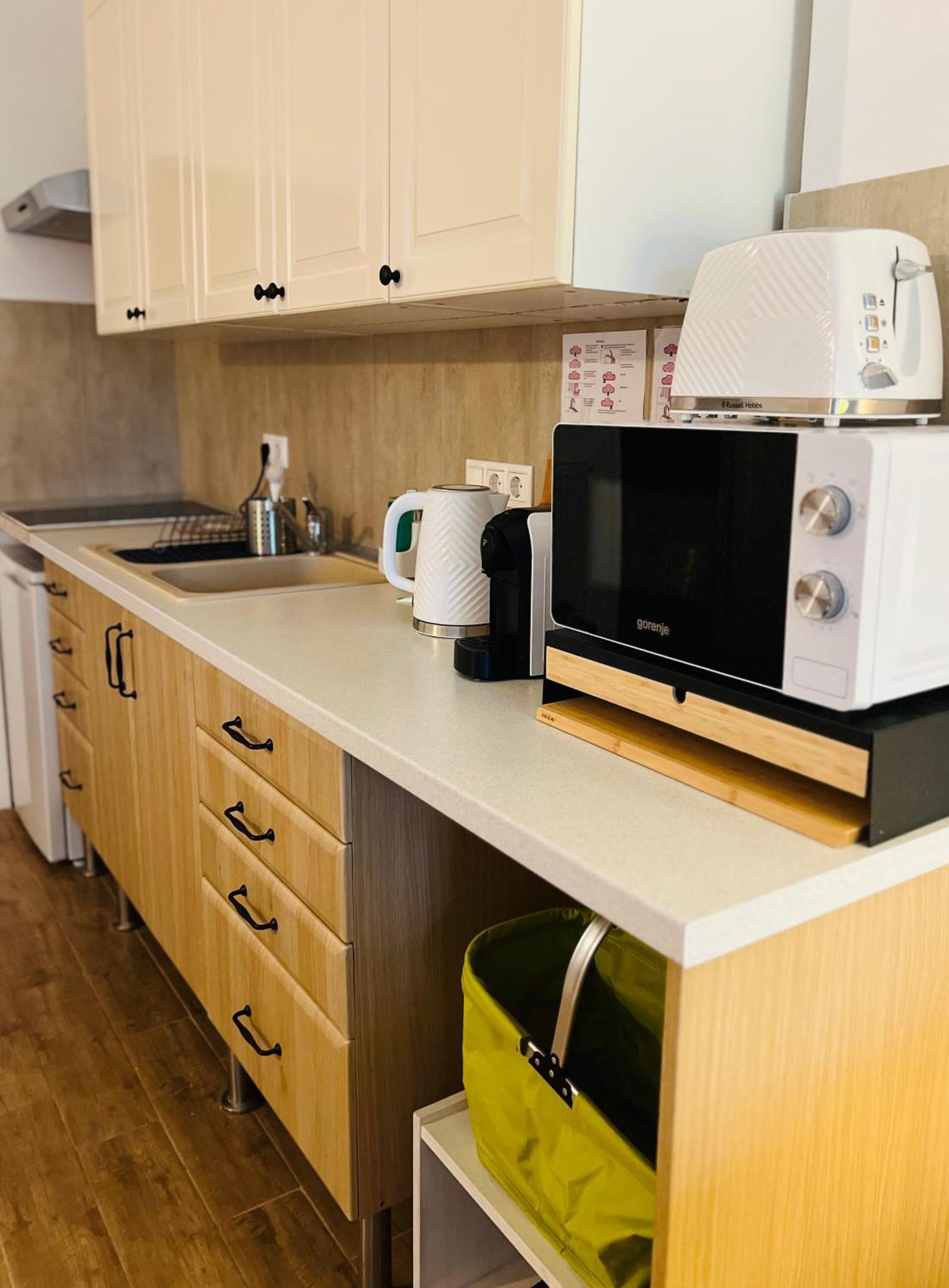 West Budapest Apartman Buitenkant foto