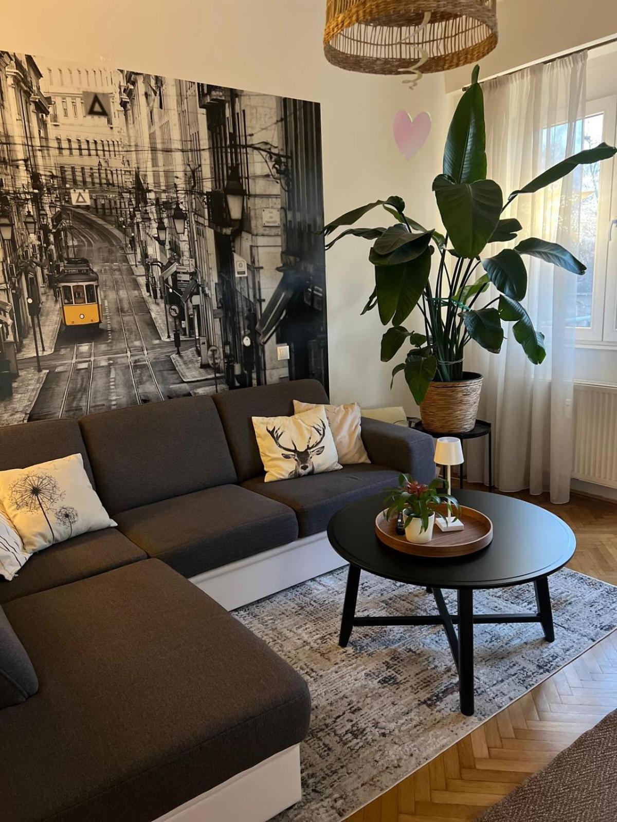 West Budapest Apartman Buitenkant foto