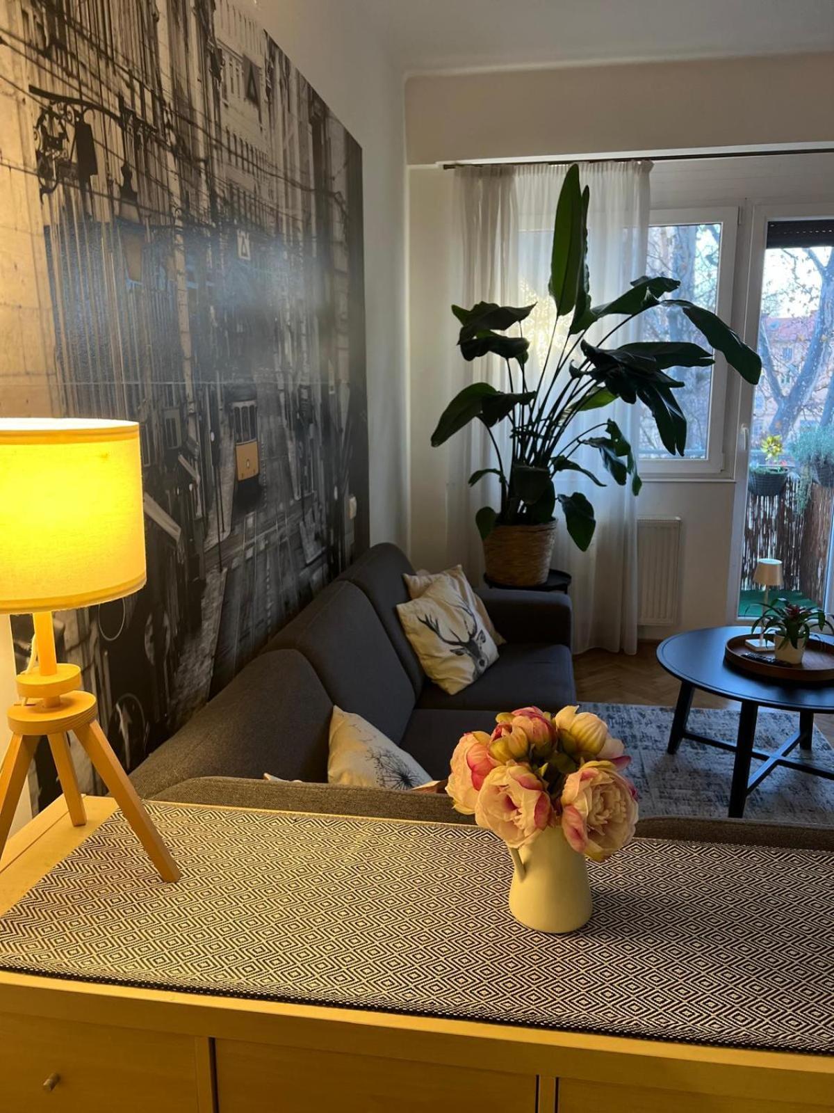 West Budapest Apartman Buitenkant foto